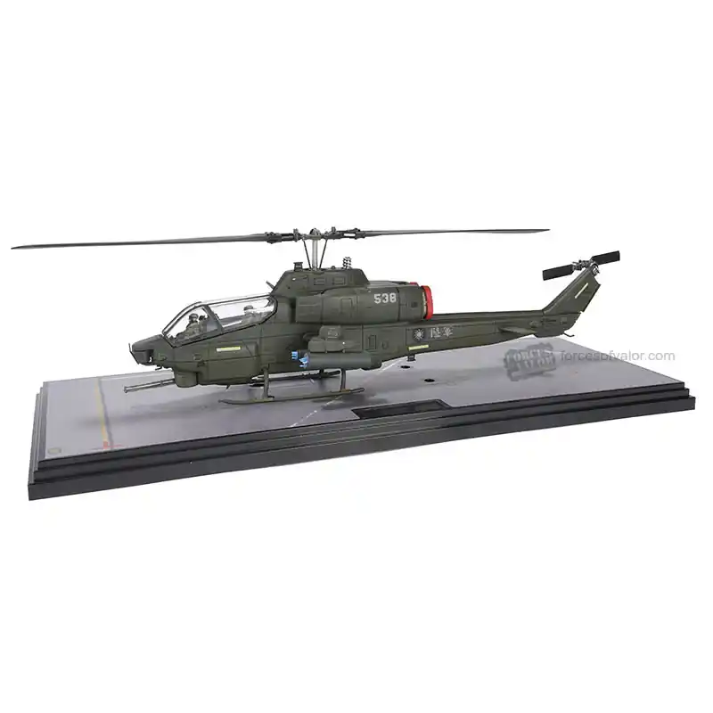 Bon Plan Forces of Valor 820003B-2 Bell AH-1W "Whiskey Cobra" attack helicopter