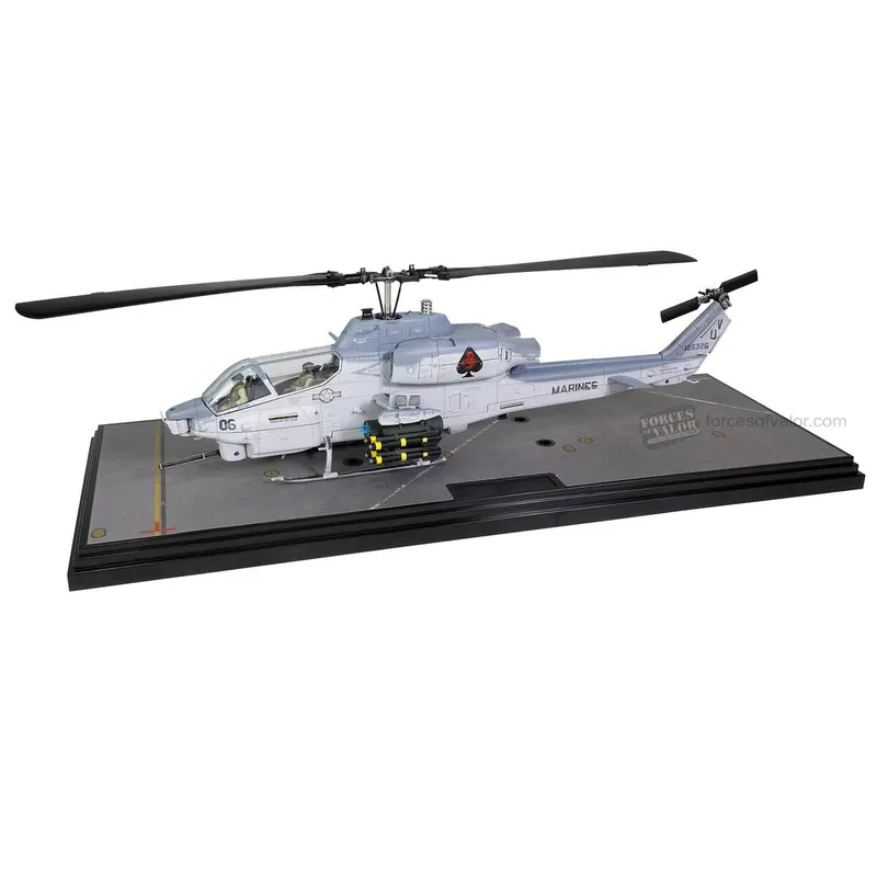 Forces of Valor 820004A-1 Bell AH-1W "Whiskey Cobra" attack helicopter (NTS exhaust nozzle) USA Dernier Modèle